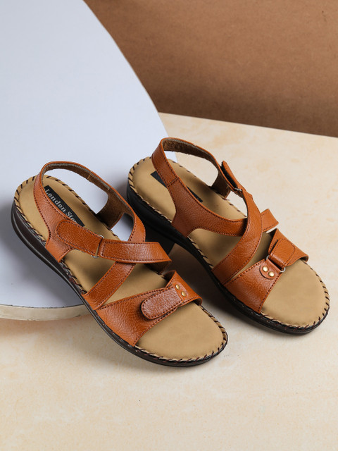 

LONDON STEPS Beige Solid Block Gladiators with Buckles