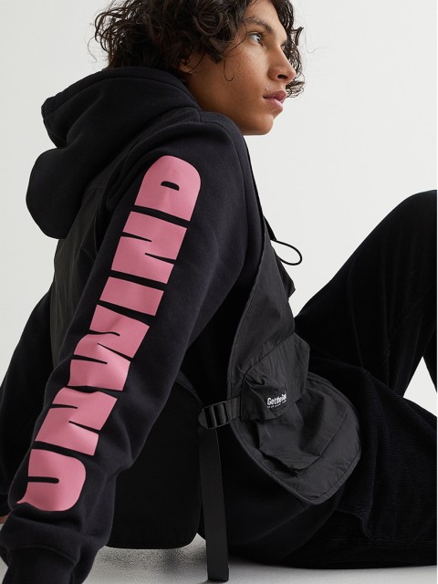 

H&M Men Black & Pink Printed Regular Fit Hoodie Pullover