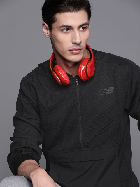 

New Balance Men Black Sweatshirt