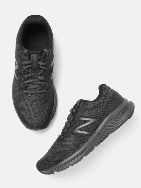 

New Balance Women Black Woven Design Running Shoes