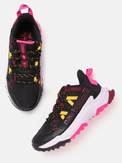 

New Balance Women Black & Yellow Woven Design Running Shoes with Perforated Detail