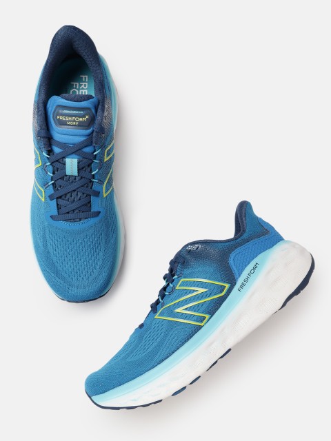 

New Balance Men Blue Woven Design Running Shoes