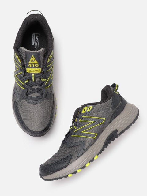 

New Balance Men Grey Self Checked Running Shoes