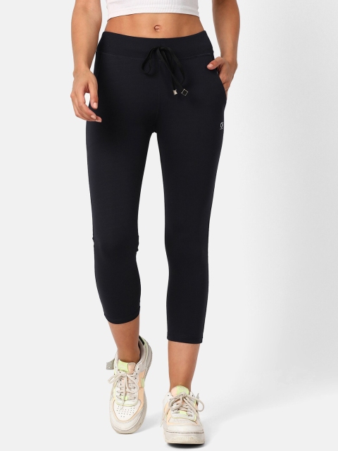

V2 Value & Variety Women Black Capris