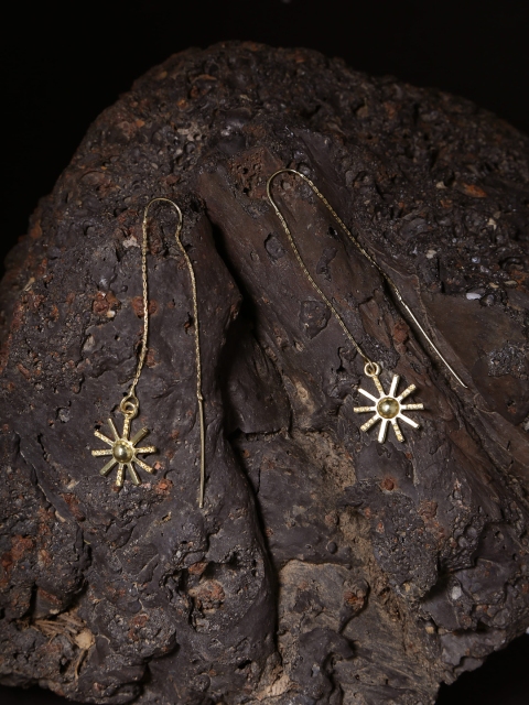 

DIVA WALK Gold-Plated Contemporary Drop Earrings