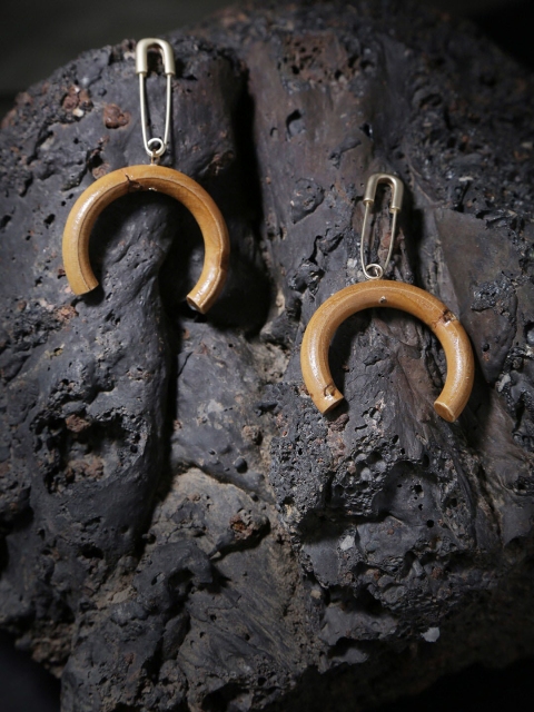 

DIVA WALK Gold-Toned & Beige Quirky Drop Earrings