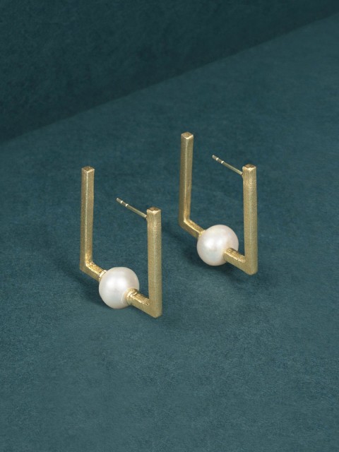 

Mikoto by FableStreet Gold Plated Gold-Toned Contemporary Drop Earrings