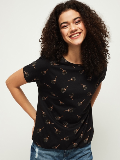 

max Women Black Printed Extended Sleeves Pockets T-shirt