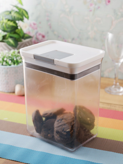 

Felli Transparent & White Solid Air Tight Food Container