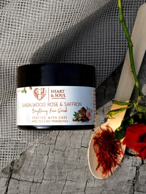 

HEART AND SOUL Sandalwood Rose and Saffron Brightening Face Scrub -50 g, Red