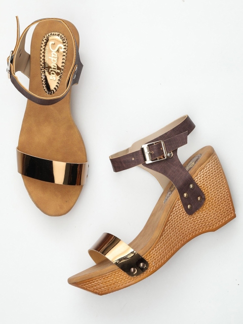 

SAPATOS Women Brown & Gold-Toned Solid Wedges