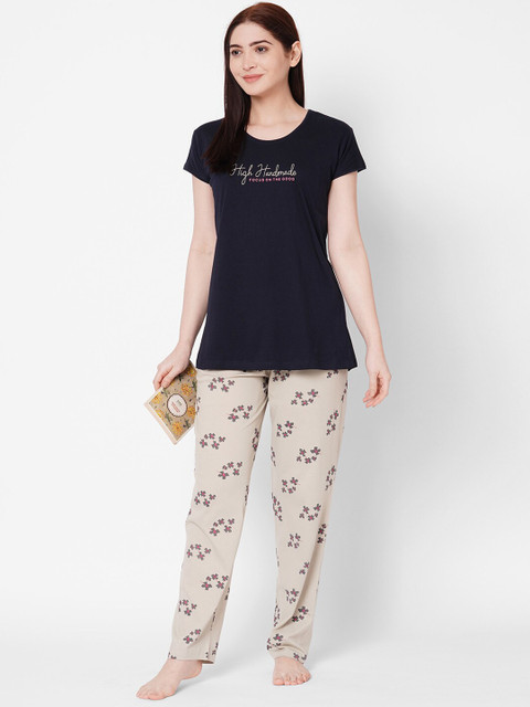 

ZOLA Women Black & Beige Printed Night suit