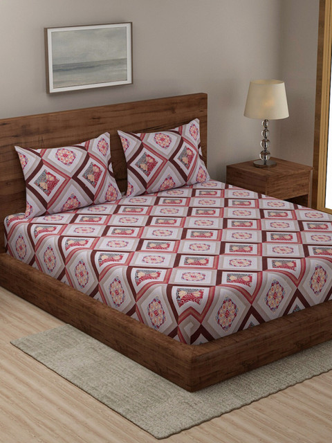 

TAG 7 Pack of 2 White & Red Geometric 144 TC King Bedsheet with 4 Pillow Covers