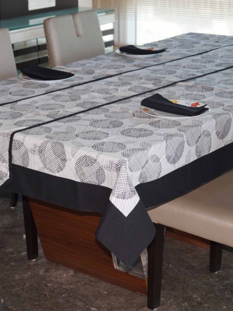 

Lushomes Multi Geometric Printed 12 Seater Table Linen Set