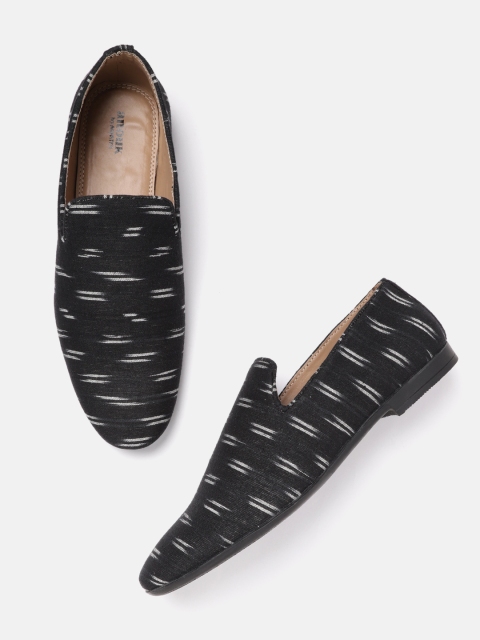 

Anouk Men Black & White Woven Design Slip-On Sneakers