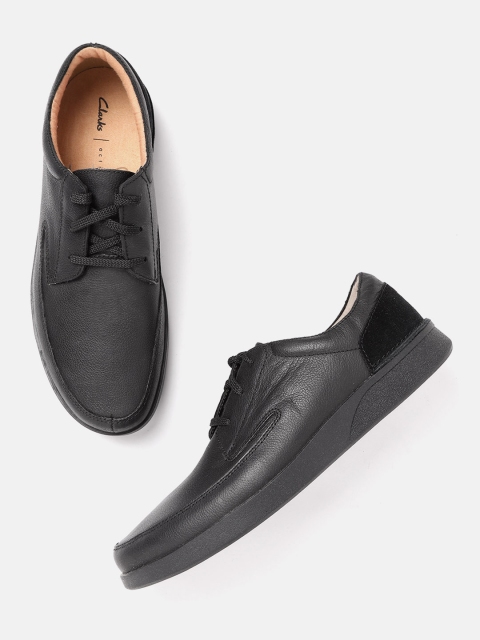 

Clarks Men Black Solid Oakland Craft Leather Derbys