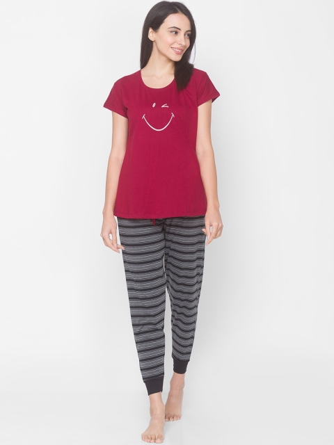 

ZOLA Women Maroon & Grey Printed Night suit