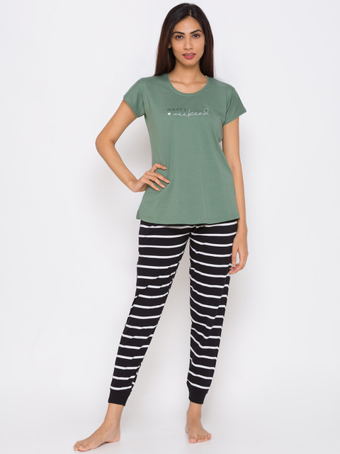 

ZOLA Women Green & Black Printed Night suit