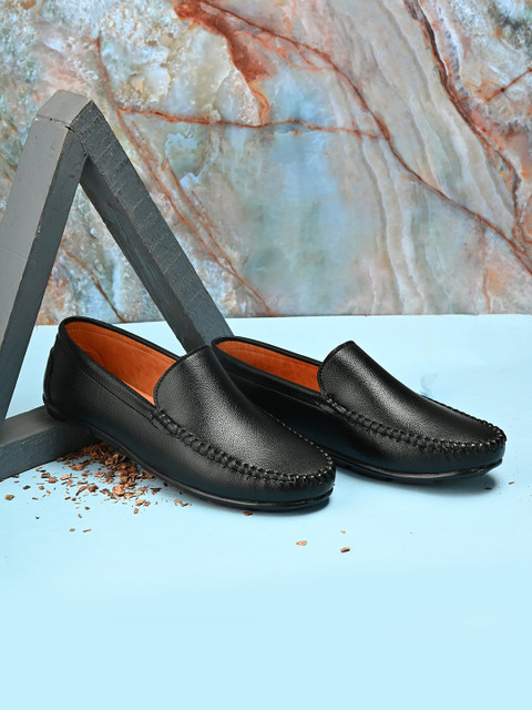 

Fentacia Men Black Solid Loafers