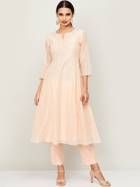 

Melange by Lifestyle Women Peach-Coloured Floral Yoke Design Layered Kurti with Trousers & With Dupatta