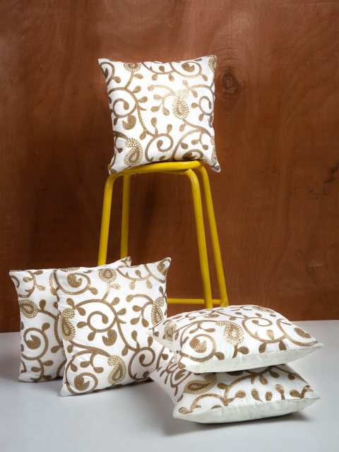 

HOSTA HOMES White & Gold-Toned Set of 5 Embellished Velvet Square Cushion Covers
