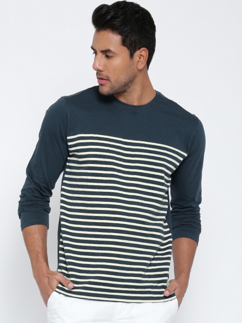 

CULT FICTION Men Navy & Off-White Striped Round Neck T-shirt, Navy blue