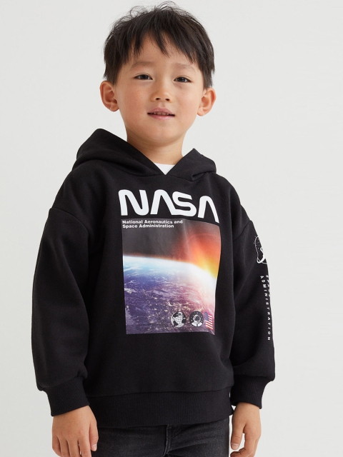 

H&M Boys Black Printed Hoodie