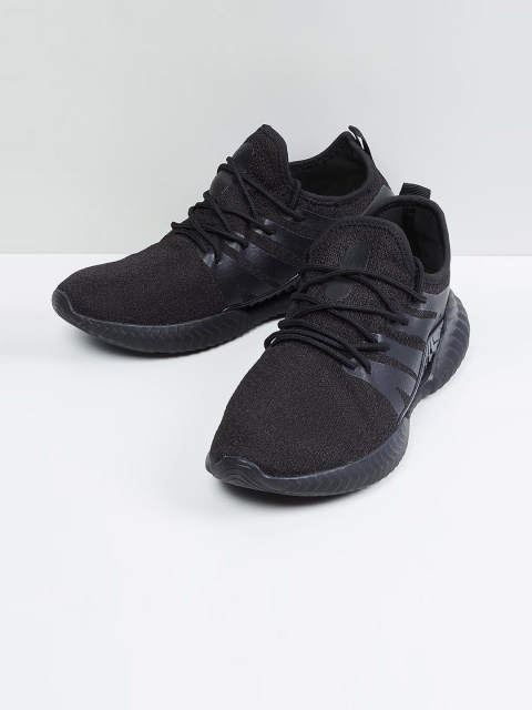 

max Men Black Printed PU Trekking Shoes