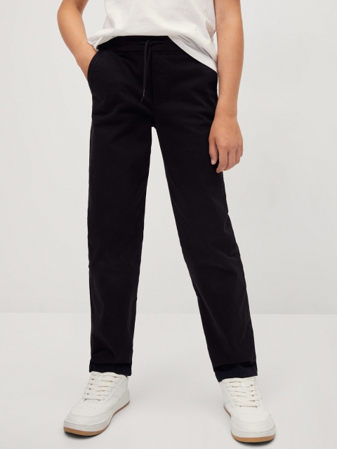 

Mango Kids Boys Black Solid Regular Fit Trousers
