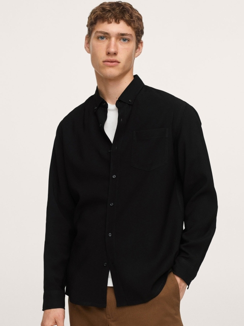 

MANGO MAN Men Black Solid Casual Shirt