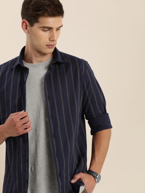 

INVICTUS Men Navy Blue & Beige Slim Fit Striped Casual Shirt