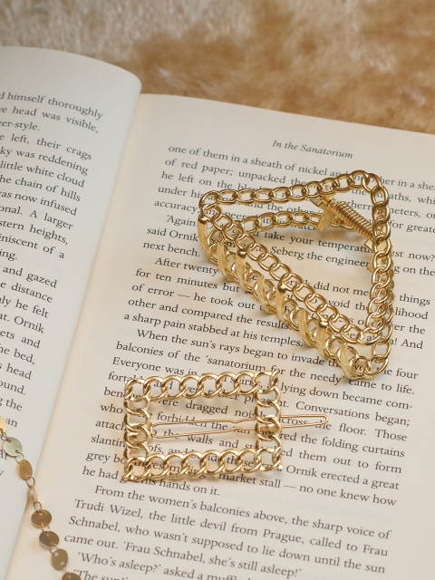 

Ayesha Women Set of 2 Metallic Gold-Toned Claw & Slide Clips