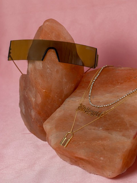 

Bellofox Women Brown & Gold-Toned Combo Of Sunglasses & Necklace