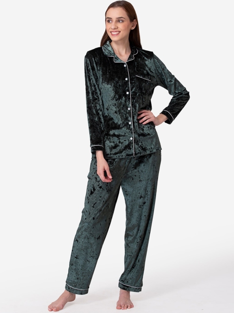 

Fluffalump Women Green & Black Printed Velvet Night suit