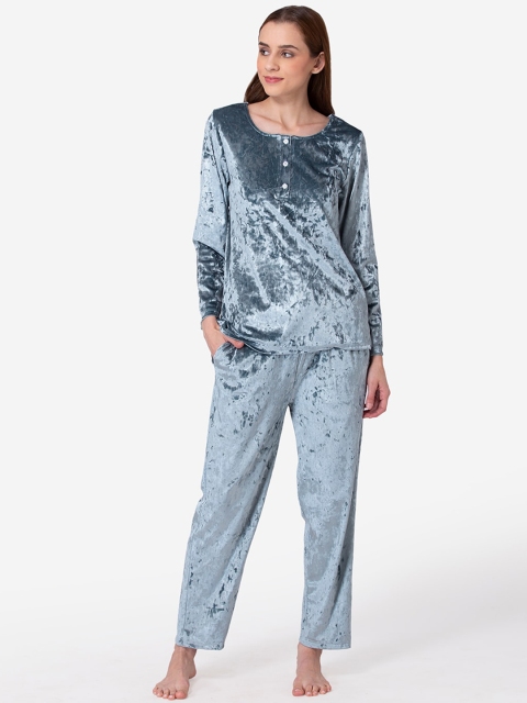 

Fluffalump Women Grey Solid Velvet Night Suits