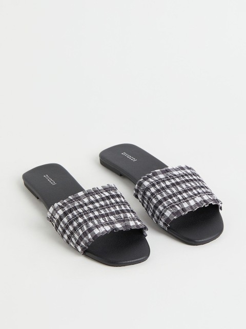 

H&M Women Black & White Woven Design Slides
