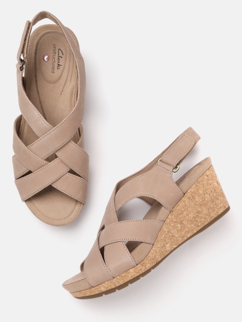 

Clarks Beige Solid Strappy Leather Wedges