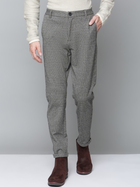 

LINDBERGH Men Grey Textured Slim Fit Trousers