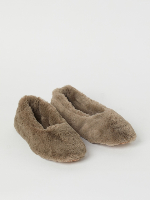 

H&M Women Beige Faux fur indoor slippers