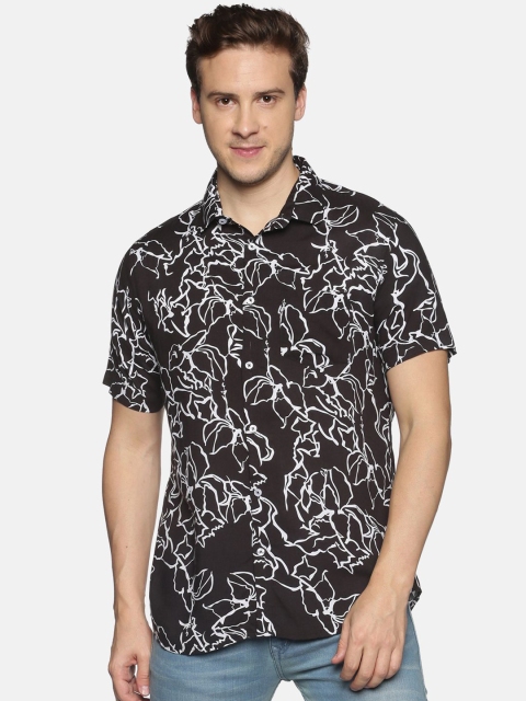 

Tusok Men Black & White Floral Opaque Printed Casual Shirt