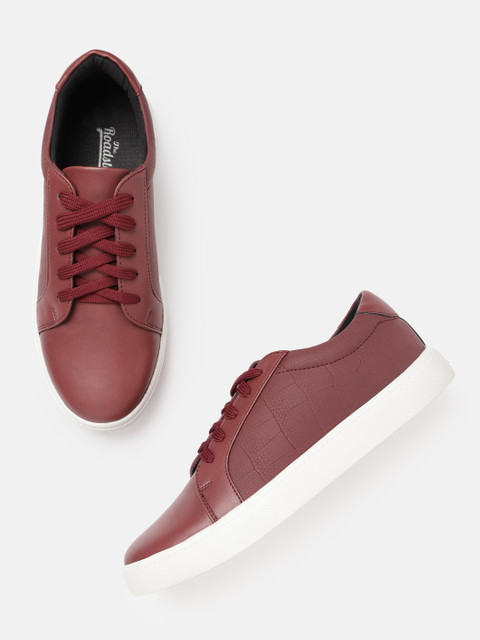 

The Roadster Lifestyle Co Women Burgundy Croc Textured Sneakers
