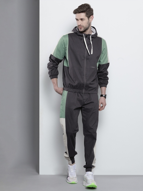 

The Indian Garage Co Men Grey & Green Cotton Colourblocked Jacket with Trousers