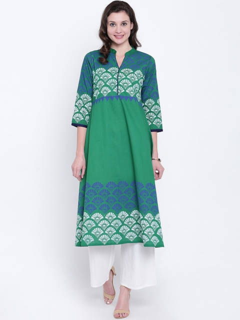 

Varkha Fashion Women Green & White Geometric Yoke Design Cotton Block Print Kurta
