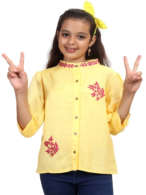 

Ishin Yellow Floral Mandarin Collar Shirt Style Top