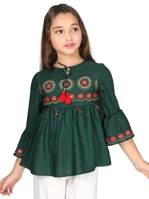 

Ishin Green Floral Tie-Up Neck Empire Top