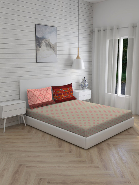 

Boutique Living India Grey & Maroon Geometric 200 TC King Bedsheet with 2 Pillow Covers