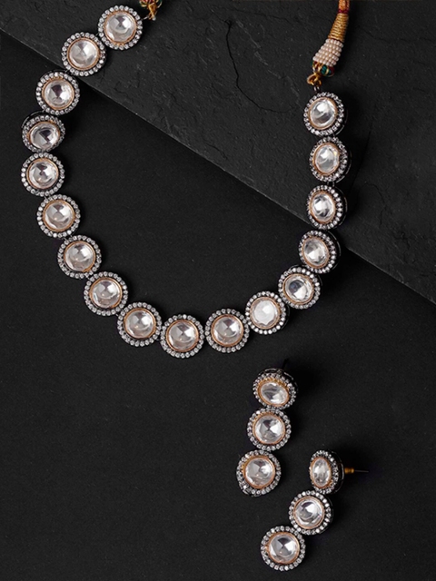 

Queen Be Woman White & Silver-Toned Brass Necklace Set