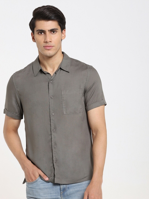 

Bewakoof Men Grey Opaque Casual Shirt