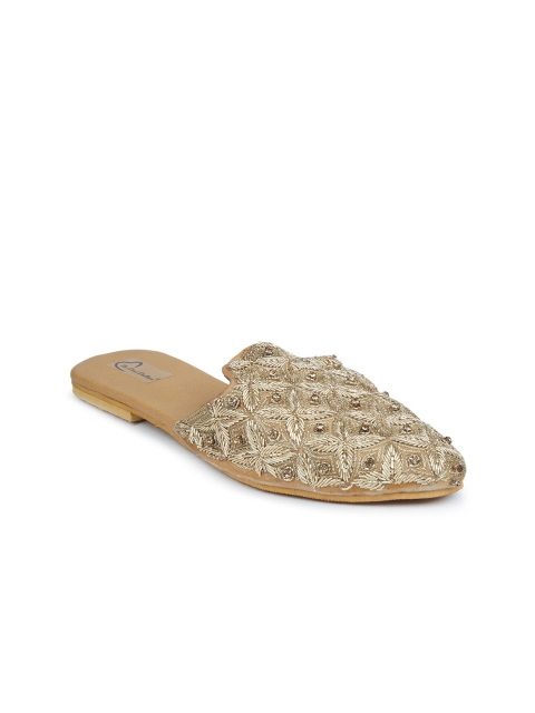 

The Desi Dulhan Women Gold-Toned Textured Ethnic Mules Flats