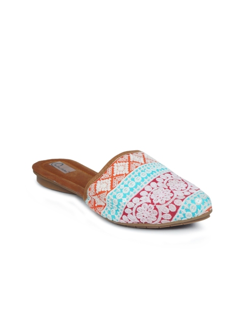 

The Desi Dulhan Women White Printed Leather Ethnic Mules